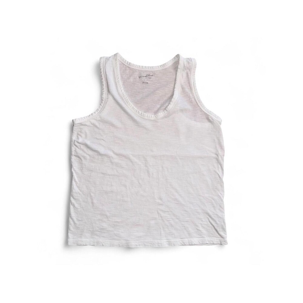 Universal Thread Y2K White Ribbed Graphic Tank Top 🤍✨